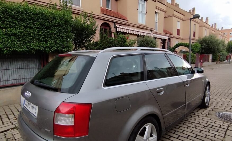 AUDI A4 Avant 2.5 TDI QUATTRO