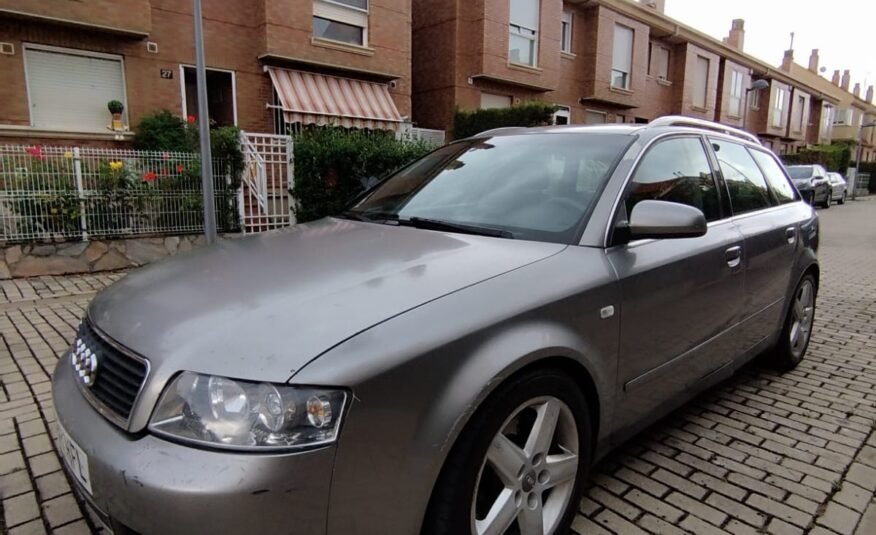 AUDI A4 Avant 2.5 TDI QUATTRO