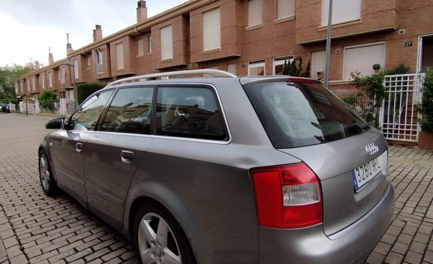 AUDI A4 Avant 2.5 TDI QUATTRO