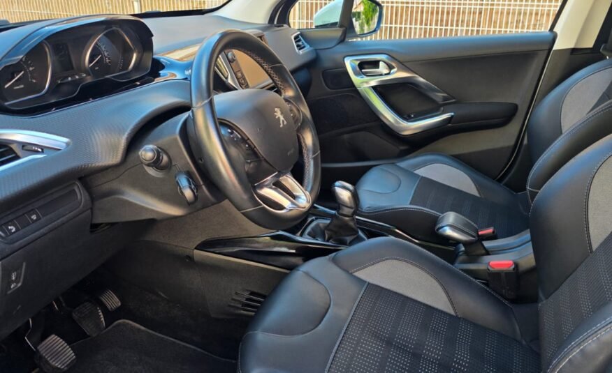 PEUGEOT 2008 1.2i
