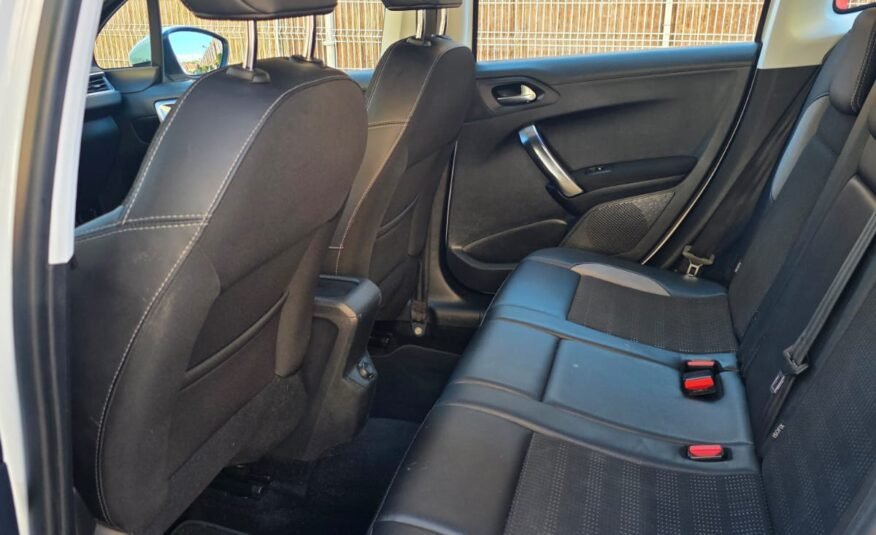 PEUGEOT 2008 1.2i