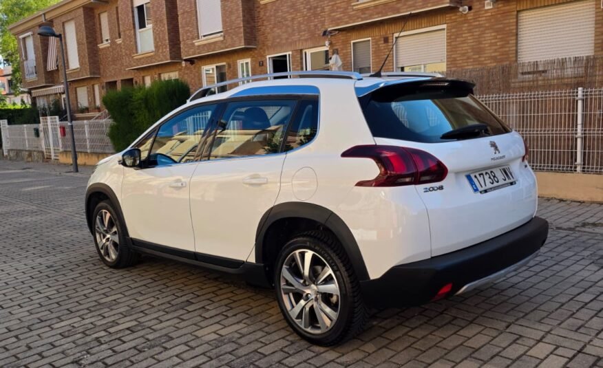 PEUGEOT 2008 1.2i