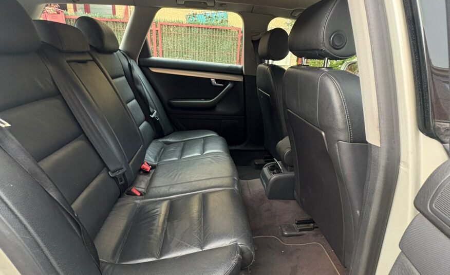AUDI A4 2.4I