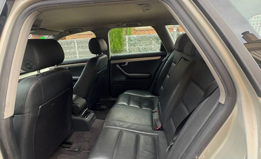AUDI A4 2.4I