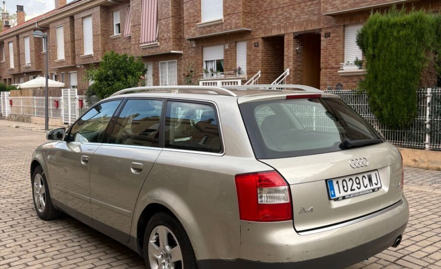 AUDI A4 2.4I