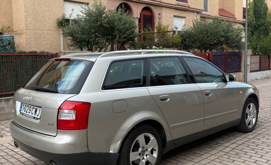 AUDI A4 2.4I