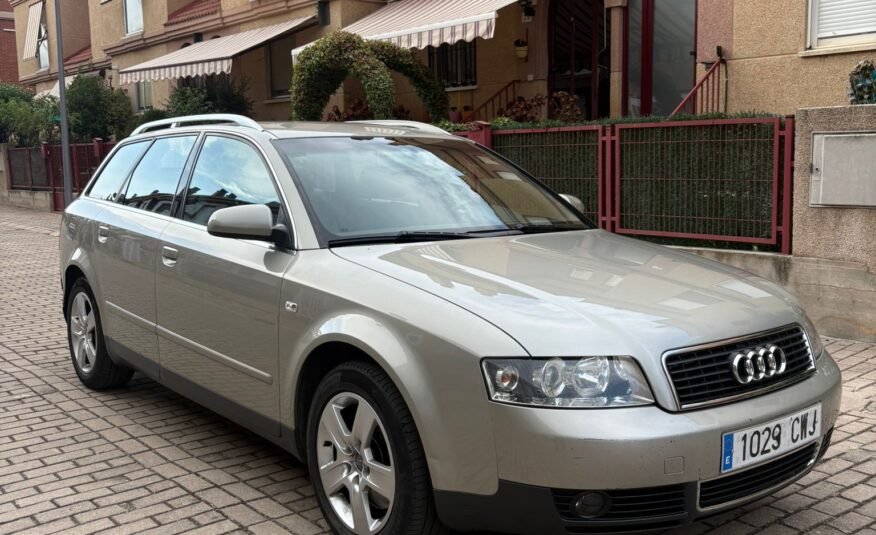 AUDI A4 2.4I