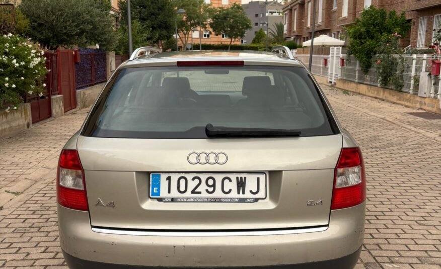 AUDI A4 2.4I