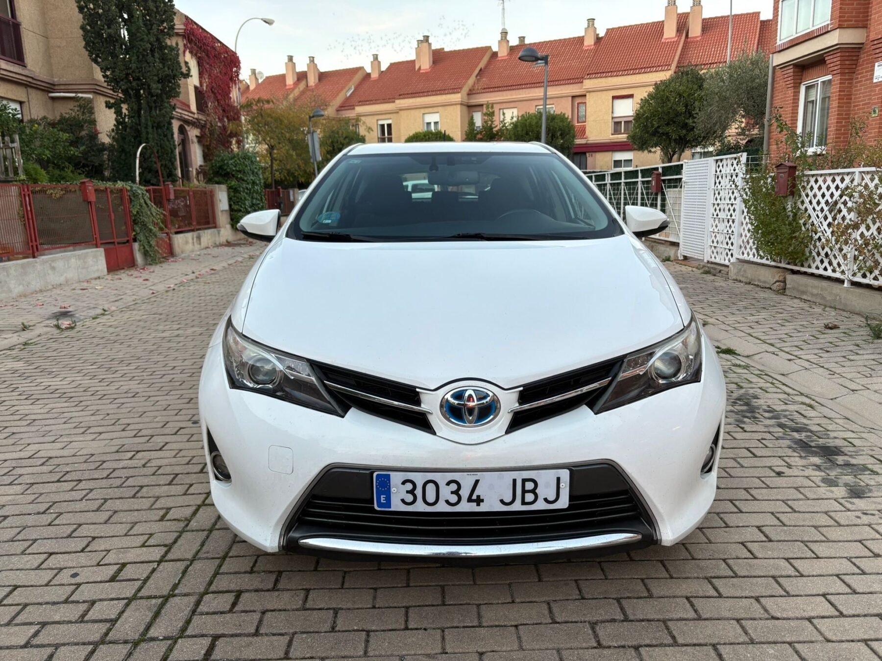 TOYOTA AURIS 1.8VVT-i HSD CVT Híbrido 
