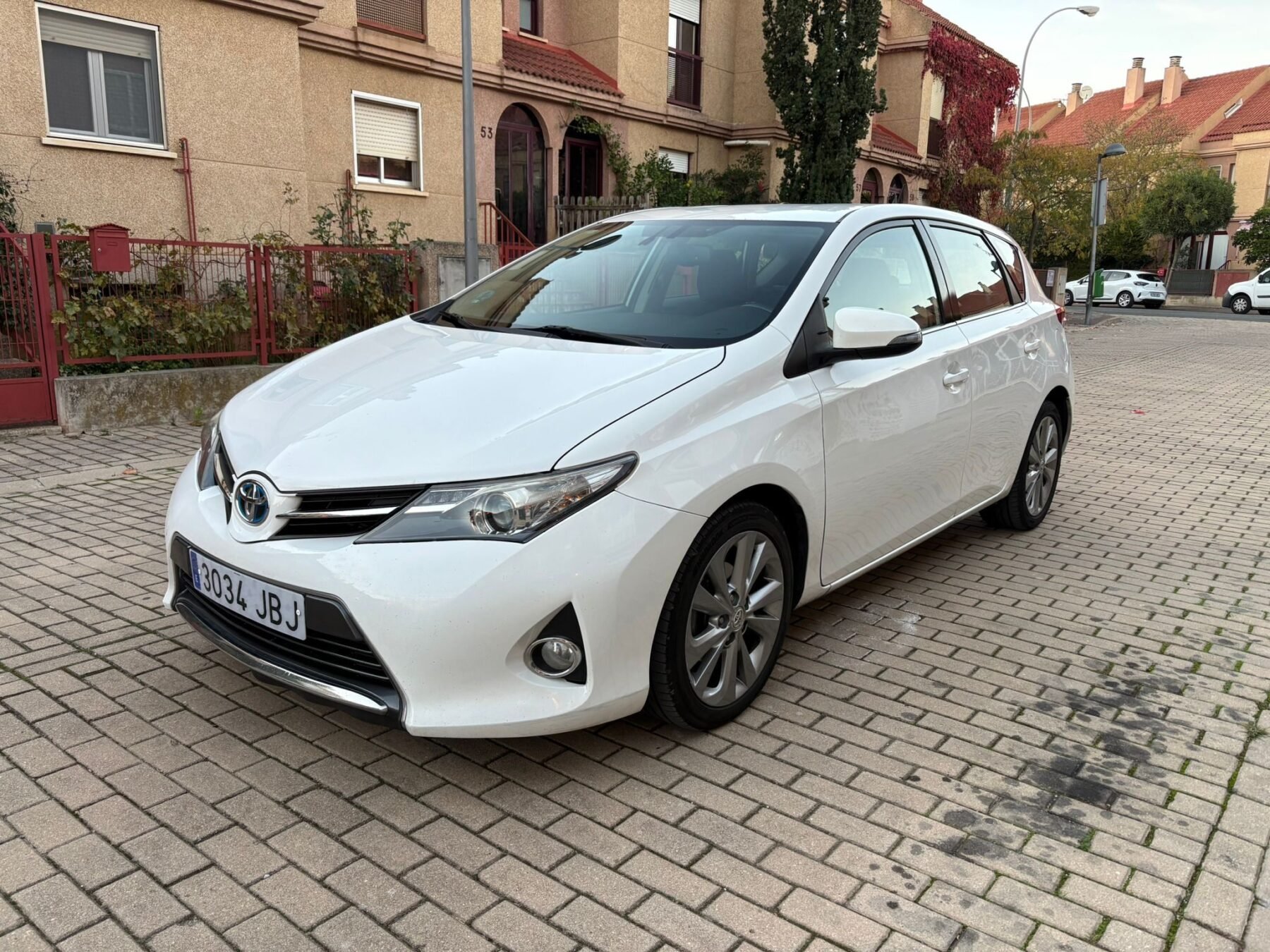 TOYOTA AURIS 1.8VVT-i HSD CVT Híbrido 
