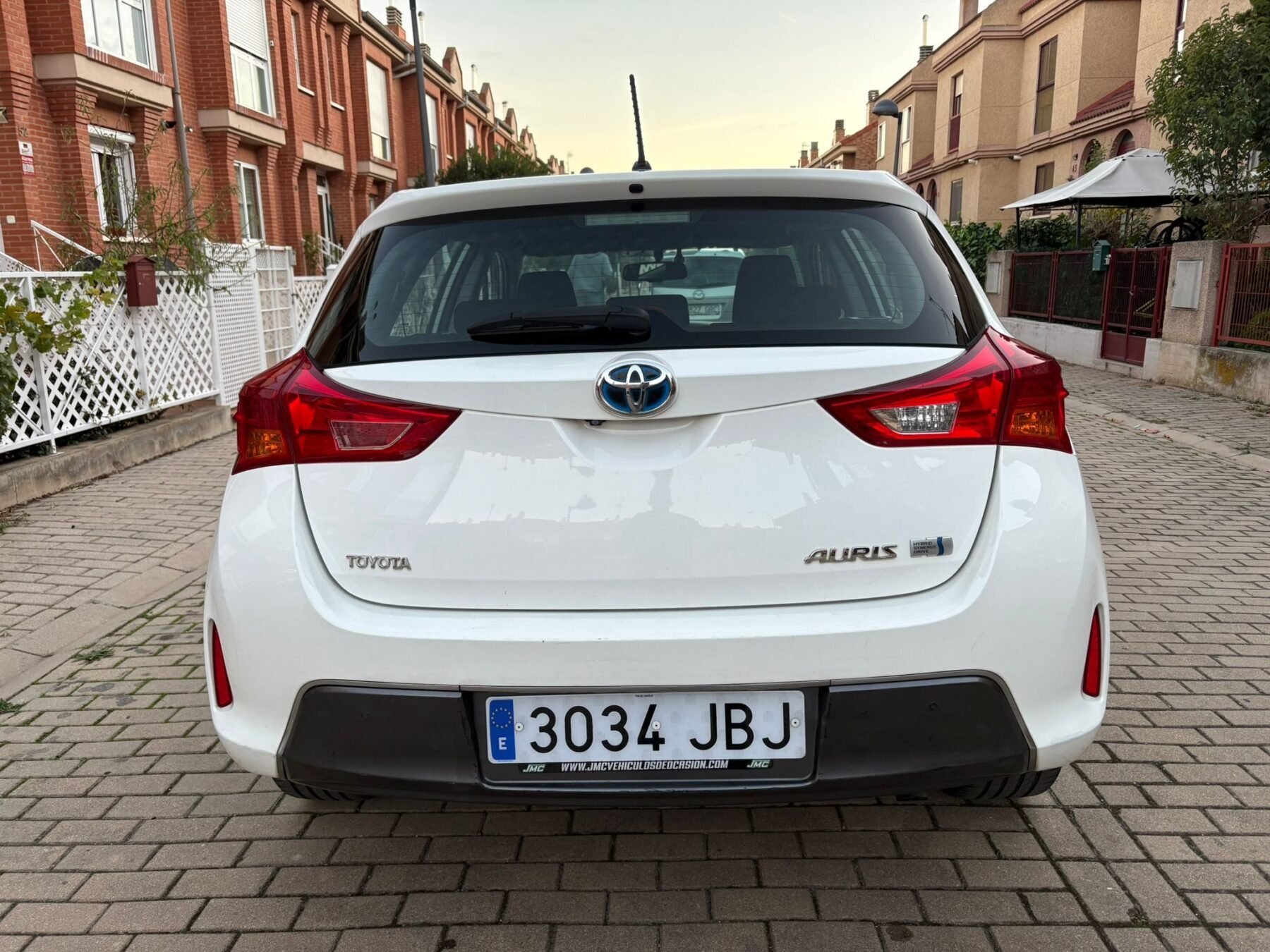 TOYOTA AURIS 1.8VVT-i HSD CVT Híbrido 
