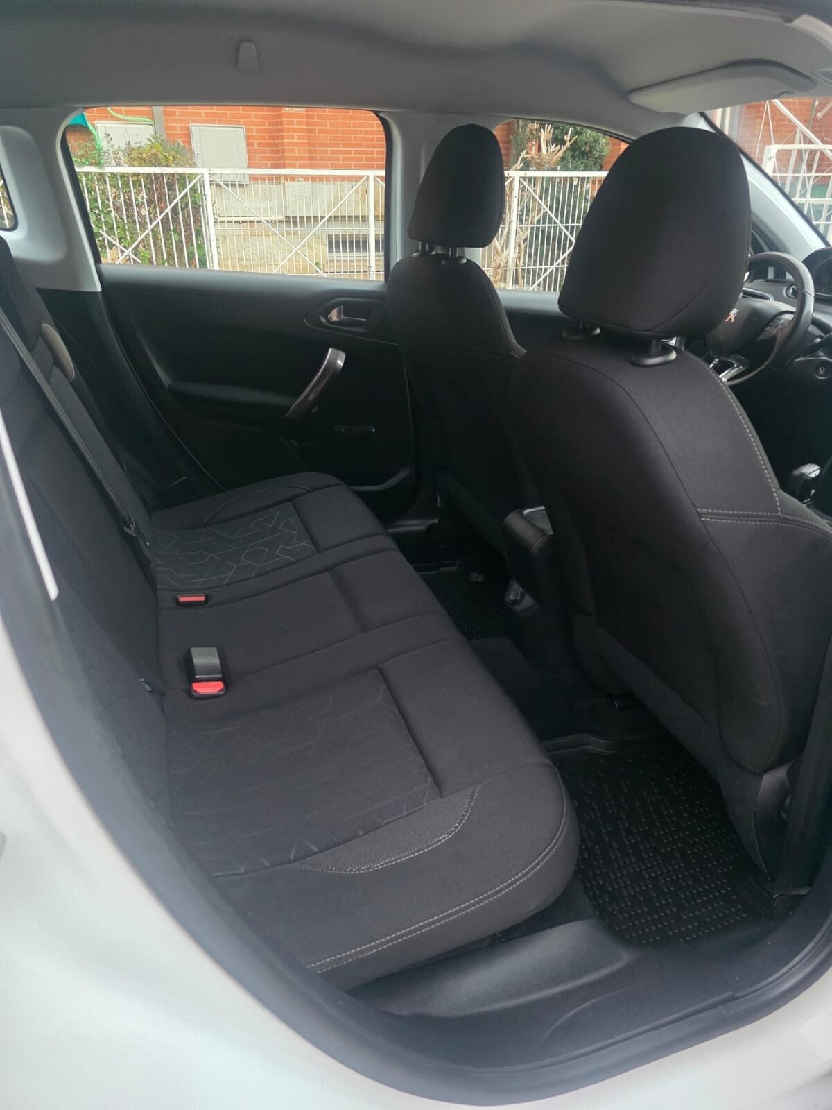 PEUGEOT 2008 1.6 hdi