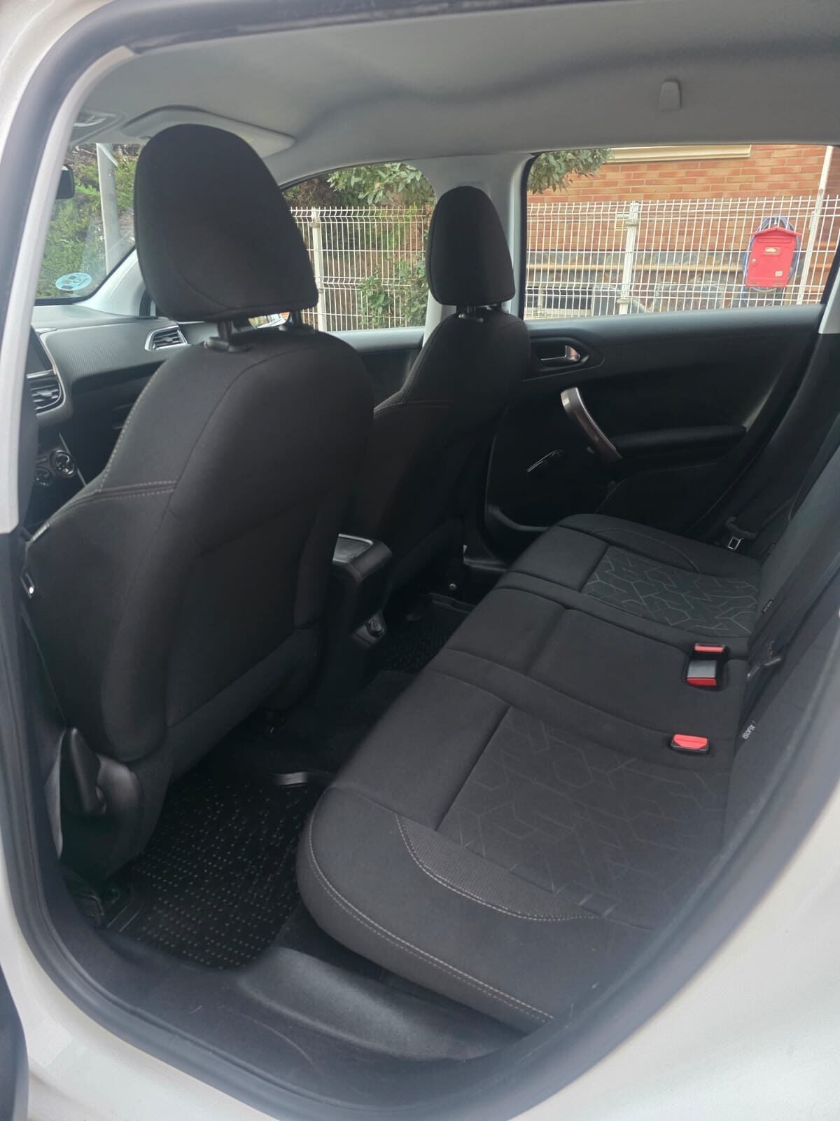 PEUGEOT 2008 1.6 hdi