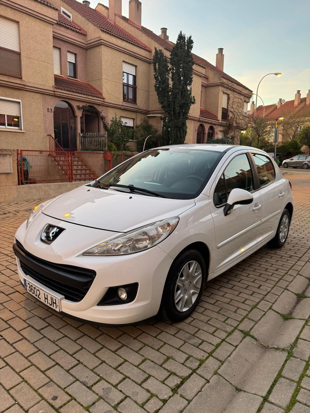 PEUGEOT 207+ 1.4hdi