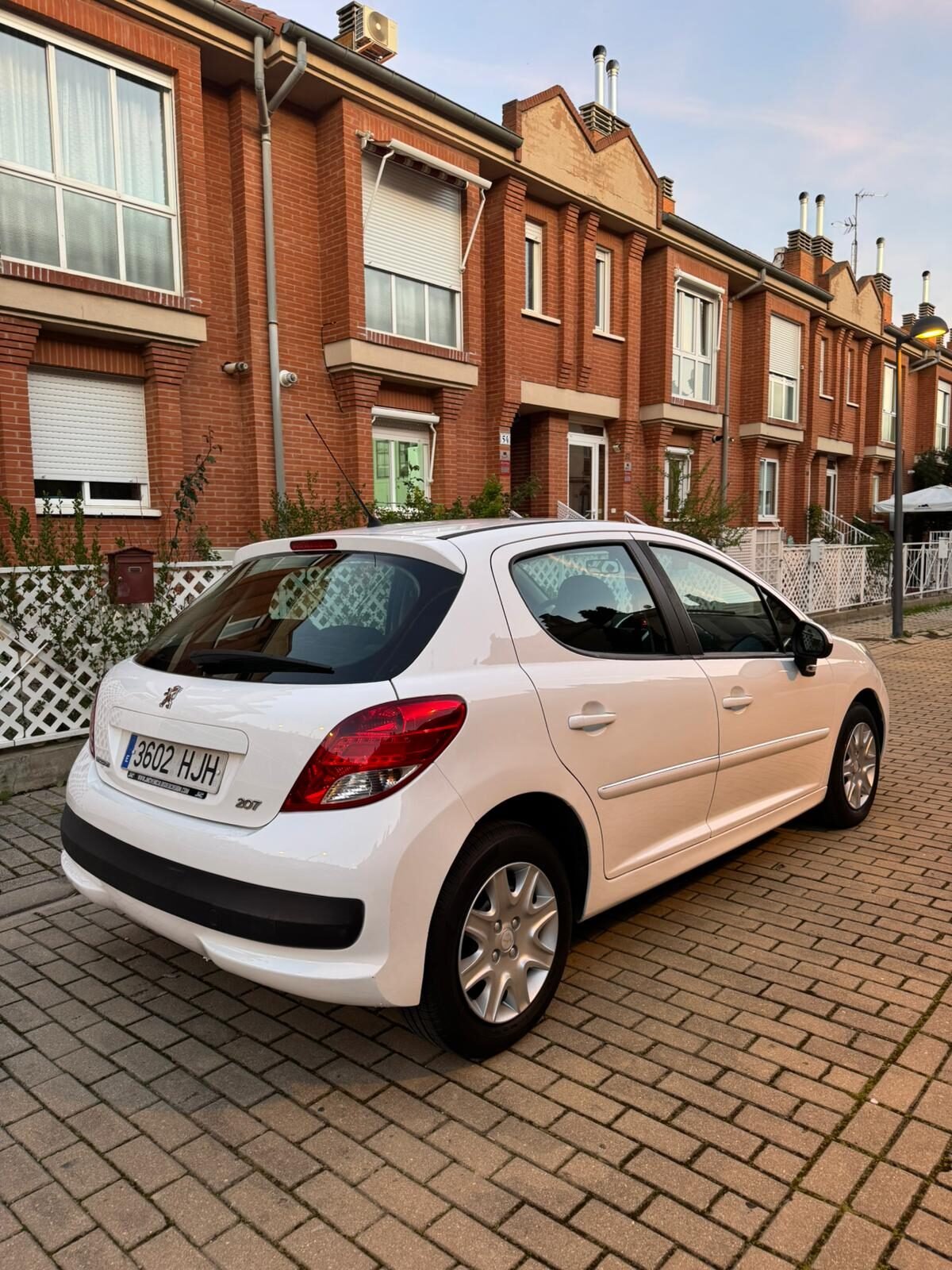 PEUGEOT 207+ 1.4hdi
