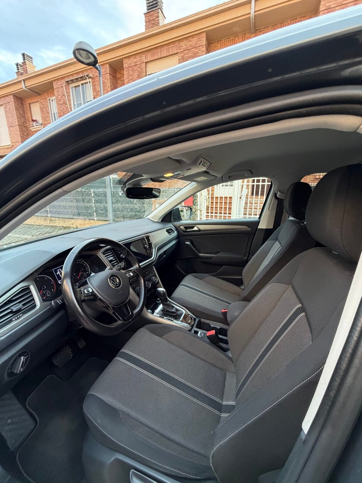 VOLKSWAGEN T-ROC 2.0tdi