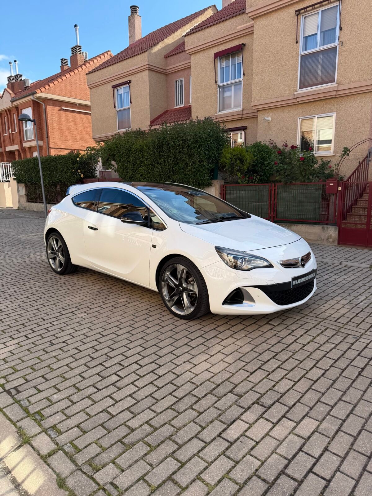 OPEL ASTRA GTC 2.0cdti