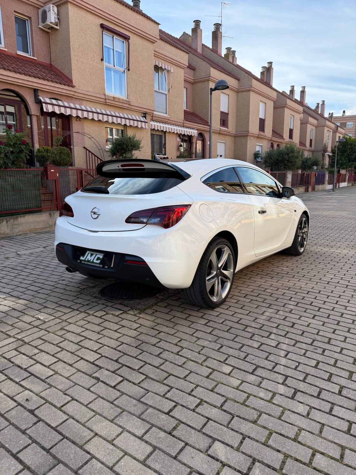 OPEL ASTRA GTC 2.0cdti