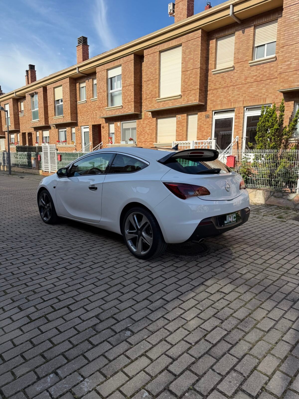OPEL ASTRA GTC 2.0cdti