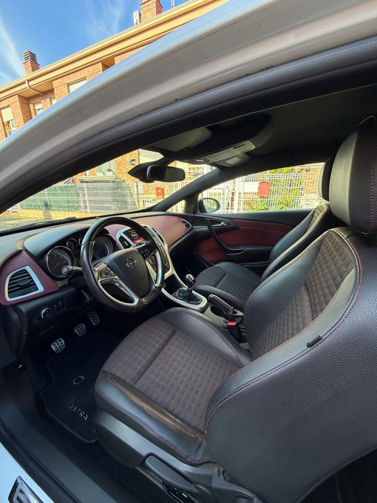 OPEL ASTRA GTC 2.0cdti