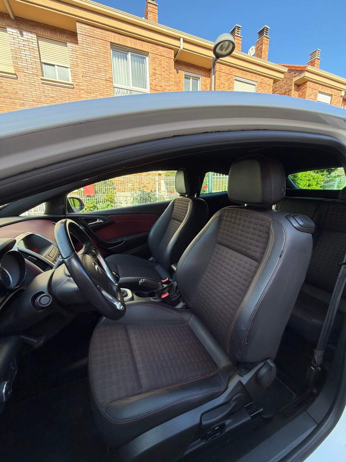 OPEL ASTRA GTC 2.0cdti