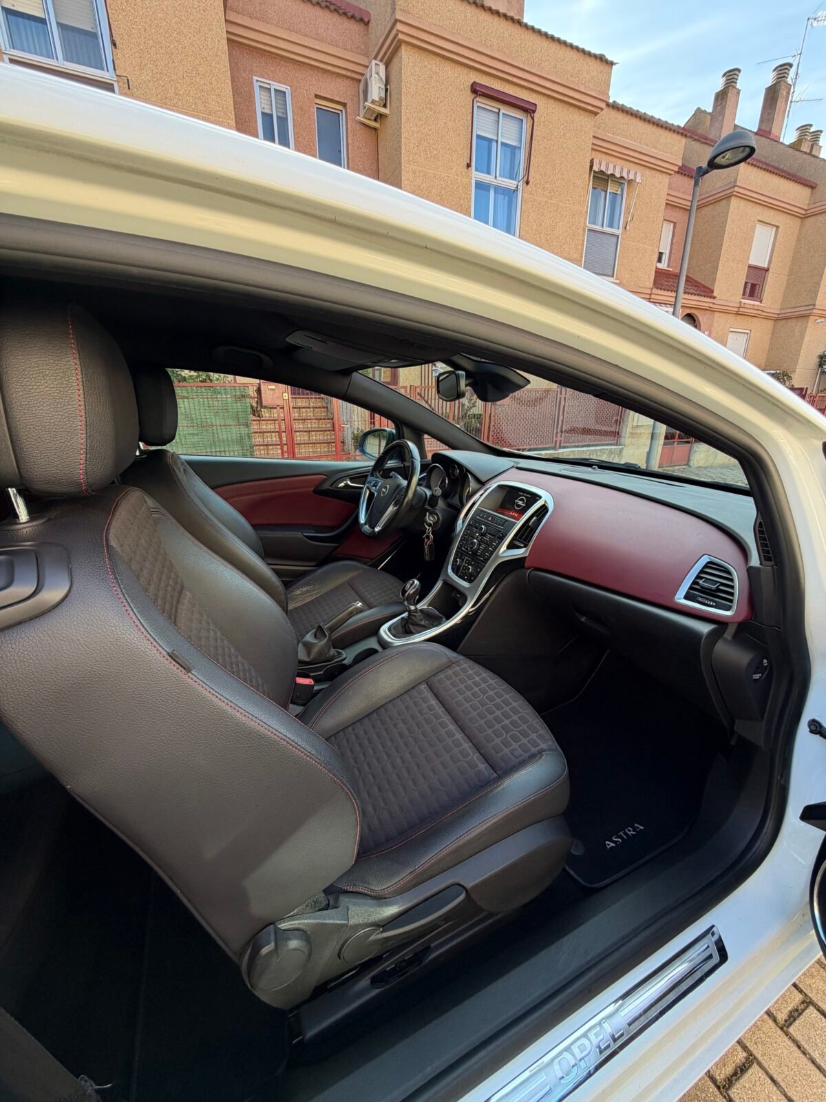 OPEL ASTRA GTC 2.0cdti