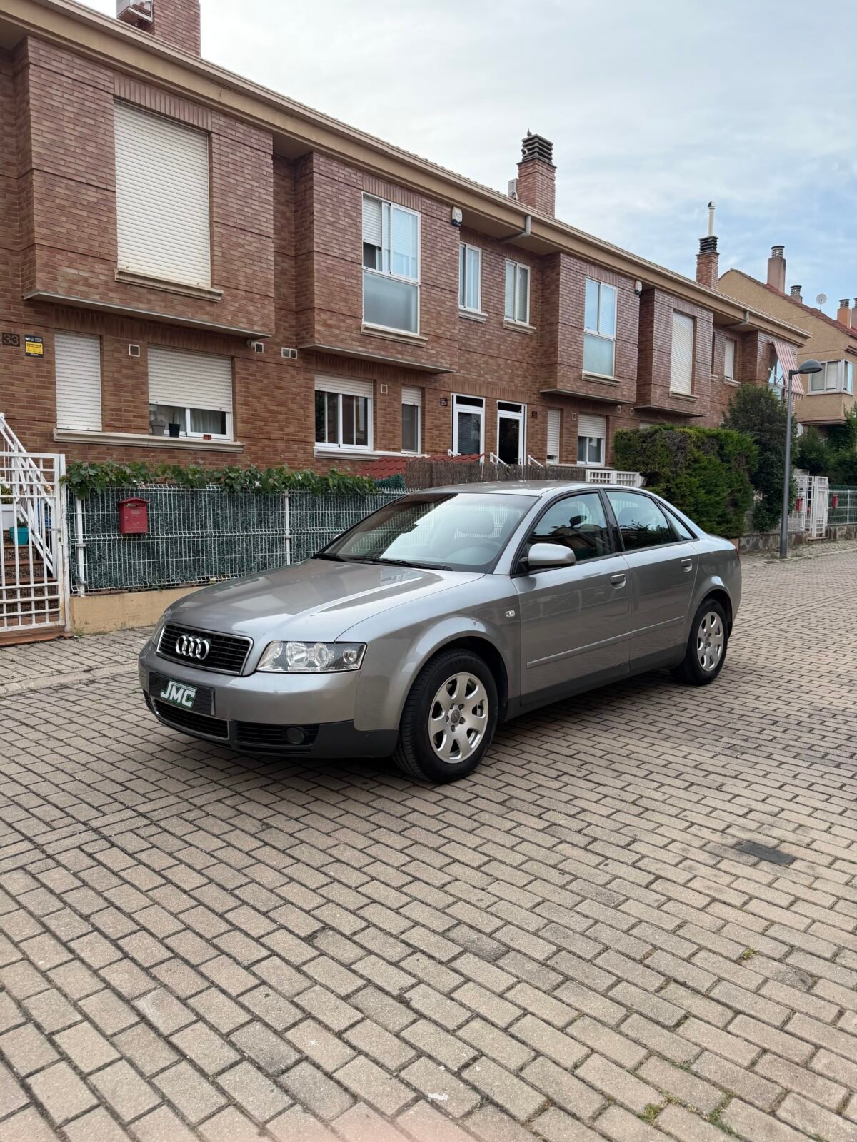 AUDI A4 2.0i