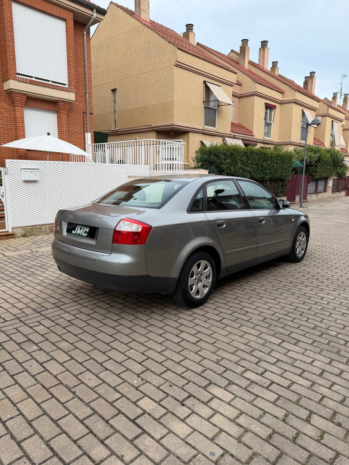 AUDI A4 2.0i