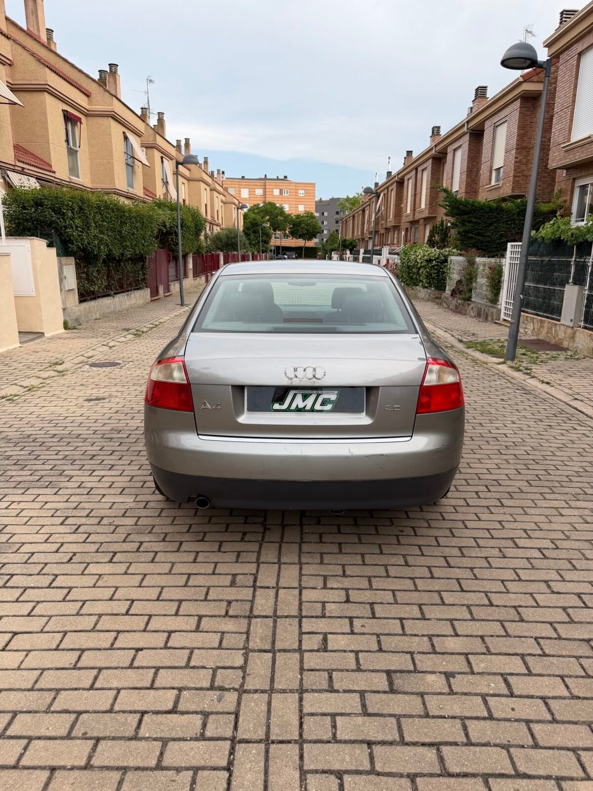 AUDI A4 2.0i