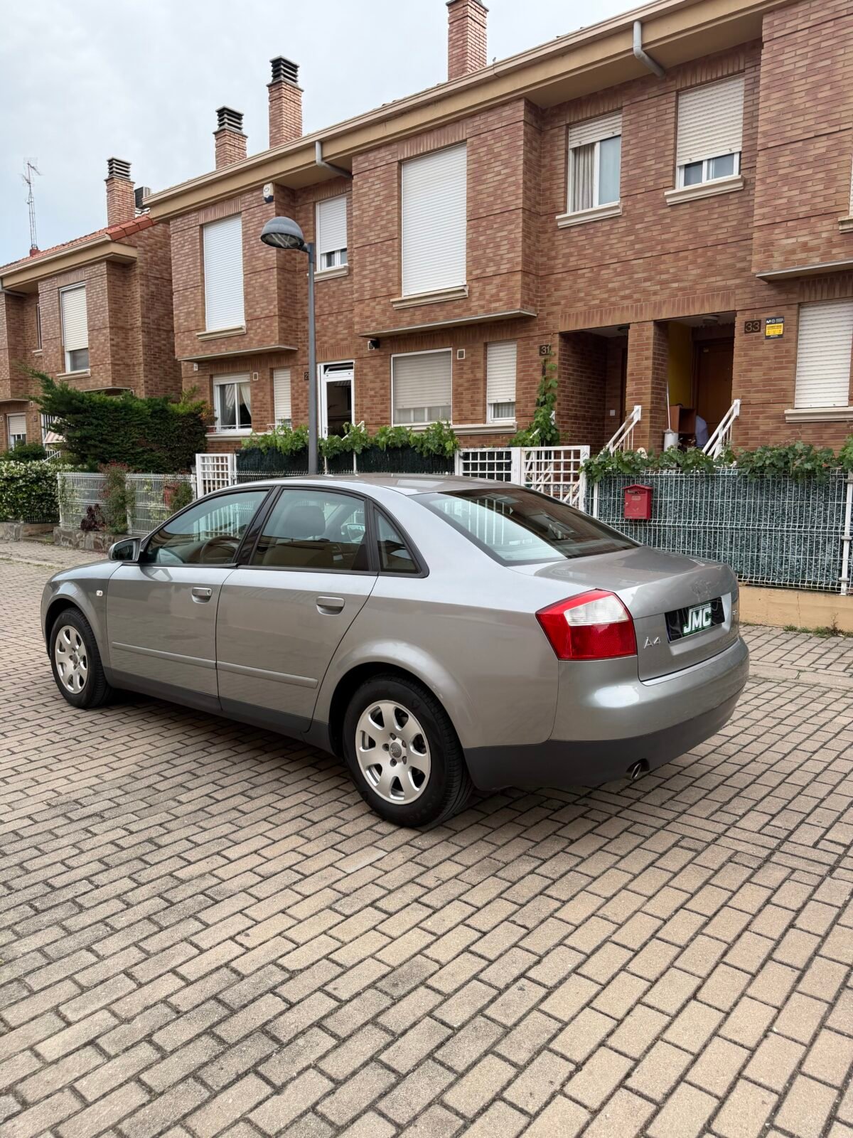 AUDI A4 2.0i